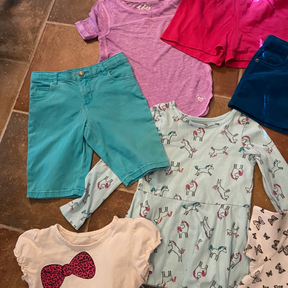 *SOLD* - Sale Price/Buy Now* Girls Sz5 jean, shorts, skirt, tees - 8 items! - Picture 4 of 5